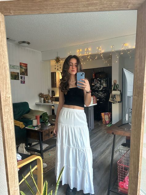 White Izzy Skirt Outfit, Long Skirt Outfit Ideas Aesthetic, Tube Top Outfits Summer, White Skirt With Black Top, Outfits With White Midi Skirt, Tube Top Outfit Skirt, Boho Black Skirt, Outfit Ideas Summer Long Skirt, How To Style White Skirt Outfit Ideas