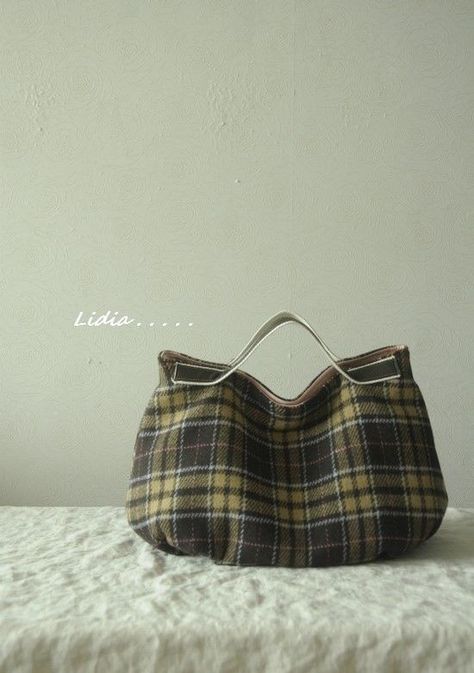 Diy Fashion Bags, Diy Bags No Sew, Plaid Tote Bag, Plaid Tote, Wool Bags, Textile Bag, Diy Handbag, England Style, Lv Bags