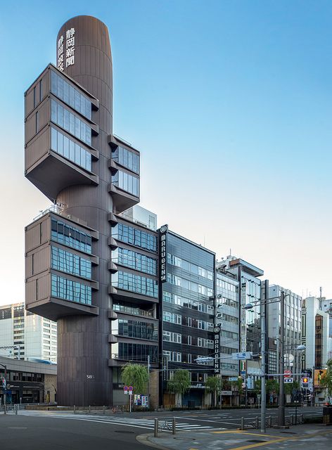 Shizuoka Press & Broadcasting Offices (Tokyo, Japan) | Architect: Kenzo Tange (1967) | Photo: Darren Bradley | Flickr - Photo Sharing! Metabolist Architecture, Ginza Japan, Tokyo Architecture, Tokyo Ginza, Kenzo Tange, Richard Rogers, Apartment Buildings, Japanese Architect, Santiago Calatrava