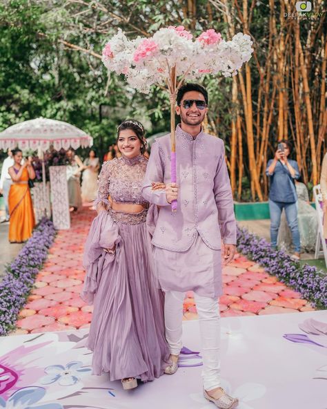 Couple Roka Outfit, Haldi Ceremony Outfit Different Colour, Haldi Outfit Ideas For Couple, Mehendi Outfits For Bride And Groom, Mendi Outfits For Bride, Haldi Dress Groom, Matching Bride And Groom Wedding Outfits, Haldi Ceremony Outfit For Bride And Groom, Couple Haldi Outfit Ideas