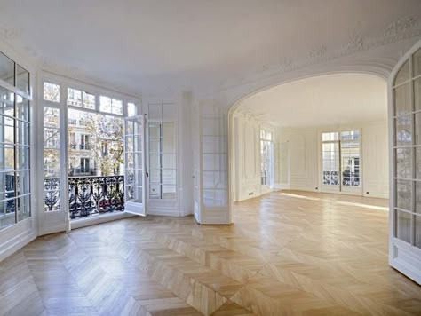 Empty Room, Parisian Apartment, Paris Apartments, Design Del Prodotto, Beautiful Spaces, Style At Home, Dream Spaces, Dream Apartment, There's No Place Like Home