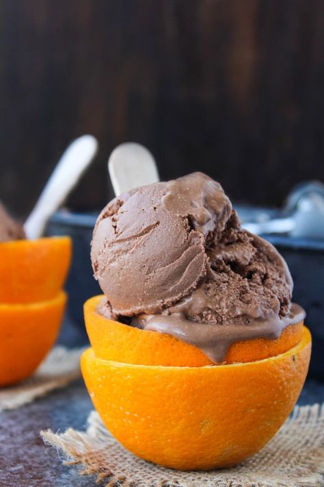 Chocolate Orange Ice Cream | A decadent five ingredient ice cream - ideal recipe for a warm summer's day! | gluten free, dairy free, paleo and vegan Orange Ice Cream Recipe, Chocolate Orange Ice Cream, Orange Ice Cream, Dairy Free Ice Cream, Easy Ice Cream, Sorbet Recipes, Frozen Yoghurt, Healthy Ice Cream, Ice Cream Popsicles