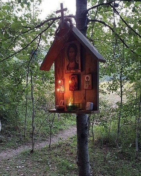 Outdoor Shrine, Wayside Shrine, Marian Garden, Home Altar Catholic, Shrines Art, Prayer Garden, Orthodox Prayers, Catholic Decor, Prayer Corner