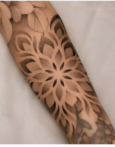 Paisley Tattoo, Negative Space Tattoo, Back Piece, Ink Ideas, Tat Ideas, Tattoos And Piercings, Tatting, Body Art, Piercings