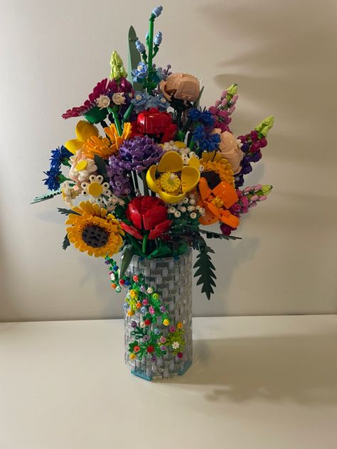 Flower Lego Set Aesthetic, Botanical Lego Set, Lego Set Display Ideas, Flower Legos, Lego Flowers Aesthetic, Cute Lego Sets, Lego Vase, Lego Orchid, Lego Display Ideas