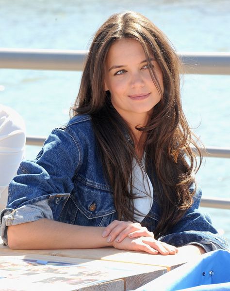 Katie Holmes Hair, Kate Holmes, Katie Homes, Katie Holmes Style, Joey Potter, Kate Middleton Hair, Dawsons Creek, Long Dark Hair, Long Natural Hair