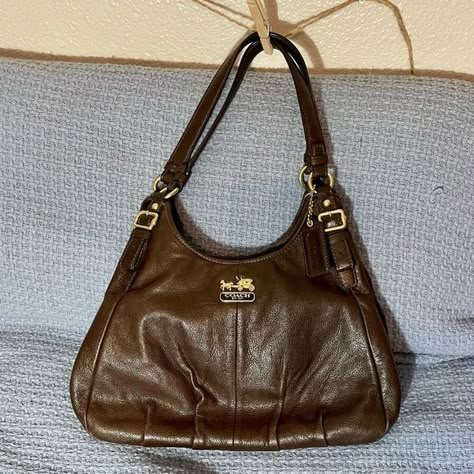 COACH Brown Leather Over-the-Shoulder bag, two-straps with three sections! Brown Leather Bag Outfit, Lana Concert, My Style Bags, Aesthetic Bags, Styling Outfits, Handbag Essentials, Over The Shoulder Bags, Vintage Coach Bags, Buy Bags