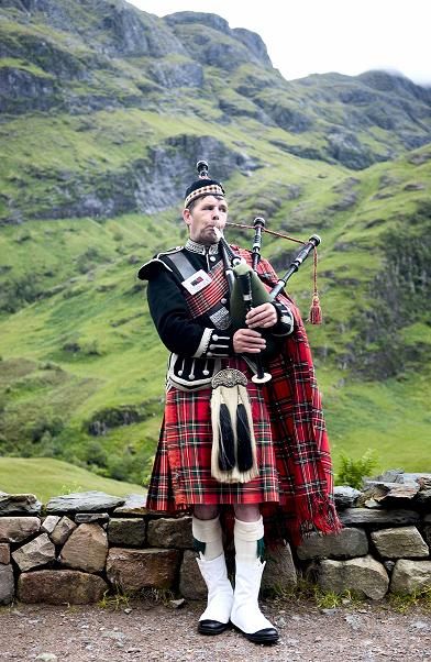 Scottish Highlander.          Photo by http://www.travellerspoint.com/users/Mavr8k/ Aristocracy Aesthetic, Highlands Warrior, Scotland Culture, Scottish Festival, 7 Sisters, Earth People, Scottish Dress, Scottish People, Scottish Man