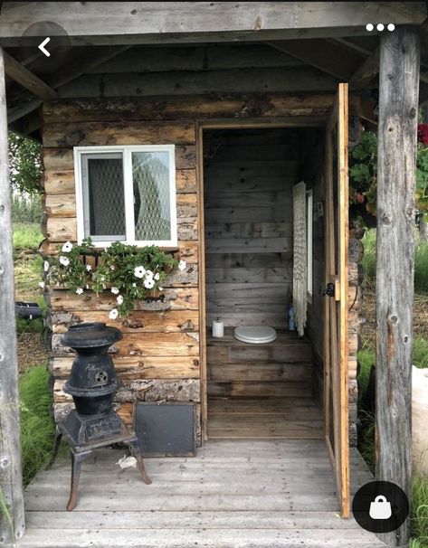 Outhouse Interior Ideas, Outdoor Restroom Ideas, Outhouse Interior, Out House Ideas, Outhouse Bathroom Ideas, Cute Outhouse, Outdoor Toilet Ideas, Outdoor Wc, Outhouse Ideas