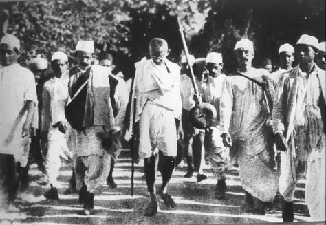 Circa the 1930's: 241 mile peaceful protest against British rule. #Ghandi leads the way. Salt March, Upsc Syllabus, Subhas Chandra Bose, General Studies, Colonial India, Happy Gandhi Jayanti, Whatsapp Videos, India Independence, History Of India