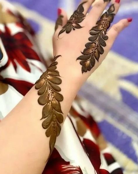 Mehndi Designs Images, Hina Design, Mehndi Design Arabic, Khafif Mehndi, Mehandi Designs Easy, Mehedi Design, Easy Mehndi Design, Floral Henna, Khafif Mehndi Design