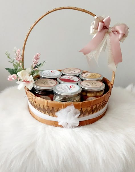 Nuts Basket Ideas, Wooden Tray Gift Packing Ideas, Wooden Hampers Gift Ideas, How To Decorate Baskets, Indian Wedding Invitation Box, Eid Mubarak Hampers, Mini Hampers, Gourmet Packaging, Food Gifts Wrapping