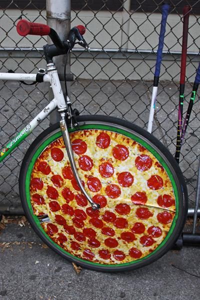 Pizza,  I should put this on my husband's bike. Pizza Clothes, Bicycle Humor, Ninja Turtle Pizza, Pizza Pictures, Pizza Wheel, Pizza Logo, Sourdough Pizza, Pizza Funny, American Diner