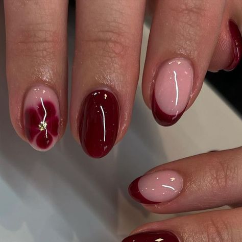 𝐆𝐈𝐀𝐍𝐆’𝐒 𝐍𝐀𝐈𝐋𝐒 on Instagram: "Lady in Red 🍷🥀💃✨
#red #biab #burgundy #biabgelnails #gelnails #frenchtipnails #winternails #flowers #winternails #nailart #nailtech #nailoftheday #nailinspiration" Red Nails Biab, Burgundy Flower Nails, Red Biab Nails, Red Burgundy Nails, Biab Nail Art, Red Flower Nails, Nails Biab, Biab Nails, Minimal Nails Art