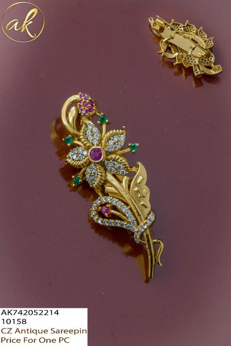 Broach Design, Vanki Designs Jewellery, Saree Pins, Black And Gold Aesthetic, Gold Earrings Models, Bridal Jewelry Vintage, Peacock Earrings, Gold Mangalsutra Designs, Gold Mangalsutra