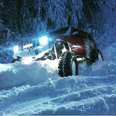 Snow Jeep Types Of Jeeps, Badass Jeep, Classic Jeeps, Jeep Grand Cherokee Limited, Old Jeep, Lifted Jeep, Cool Jeeps, Jeep Xj, Jeep Cherokee Xj