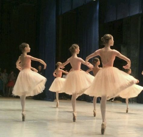 Dance Aesthetic, Ballet Beauty, Dance Tutorial, Ballet Inspiration, Ballet Photos, Dancing Aesthetic, Ballet Photography, Ballet Class, Ballet Beautiful