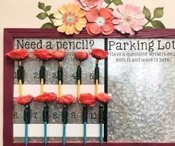 Make your own pencil parking lot inclduing a question parking lot for the classroom. Classroom Parking Lot Ideas, Parking Lot Classroom, Pencil Parking Lot Classroom, Pencil Management, Pencil Challenge, Organizing Challenges, Social Studies Teacher, Classroom Theme, Floral Craft