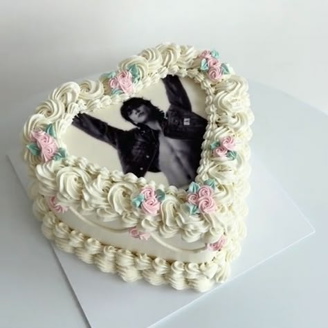 Jungkook Cake, Bts Cake, Korean Cake, Bts Birthdays, Creative Birthday Cakes, Pretty Birthday Cakes, Cute Birthday Cakes, Vintage Birthday, Pretty Cakes