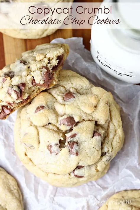 Crumbl Chocolate Chip Cookies, Crumble Cookie Recipe, Bakery Cookies, Soft Cookies, Chocolate Chip Cookies Recipe, Perfect Chocolate Chip Cookies, Gourmet Cookies, Chocolate Cookie Recipes, Chewy Chocolate Chip