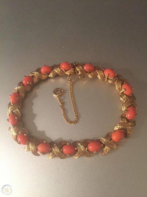 70s Inspired Outfits, Coral Stone, Safety Chain, Vintage Antique Jewelry, 70s Inspired, Antique Jewelry, Vintage Antiques, Retro Vintage, Jewelry Watches