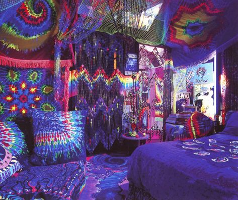 Trippy Bedroom, Vaporwave Room, 1970s Hollywood, 1960s Hippie, Giant Letters, Hippie Movement, Neon Room, Whimsical Home, Room Redesign