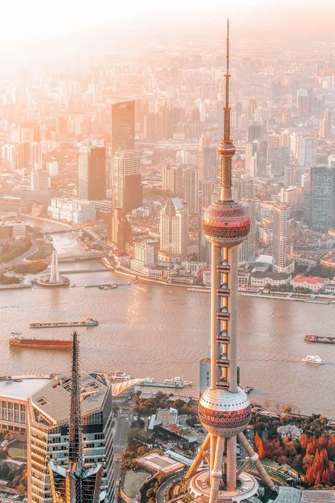 15 Best Things To Do In Shanghai, China - Hand Luggage Only - Travel, Food & Photography Blog Shanghai Noodles Recipe, Shanghai Aesthetic, Shanghai Noodles, Shanghai Food, Lumpia Recipe, Shanghai Travel, Shanghai Tower, Shanghai Disneyland, Shanghai City