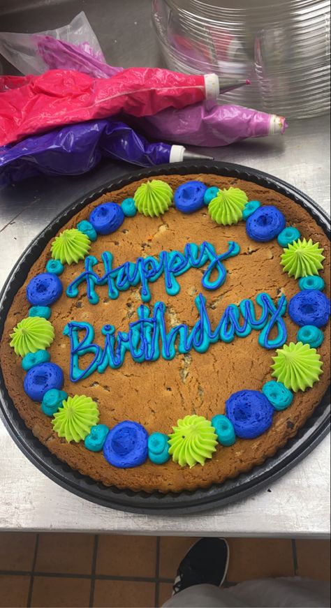 Cookie Cake Icing Design, Walmart Cakes Designs, Cookie Cake For Men, Birthday Cookie Cake Designs For Men, Message Cookies, Cookie Cake Decorations Birthday, Message Cookie Designs, Message Cookies Ideas, Decorated Cookie Cake Birthday