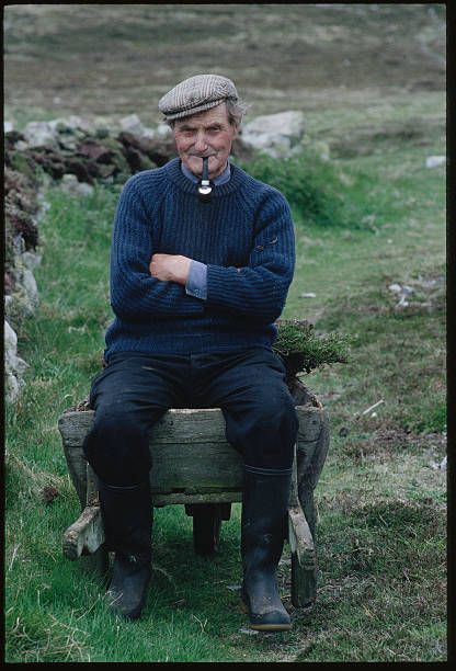 Old Man Outfit, Aesthetic 60s, Ireland People, Barbour Bedale, Ireland Country, Ireland Fashion, Irish Country, Irish Travellers, Old Irish