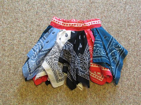 cowgirl skirt made from bandanas Cowgirl Costume Halloween, Bandana Skirt, Bandana Crafts, Cowgirl Skirt, Petite Fashion Tips, Cowgirl Costume, Cowgirl Party, Halloween 2020, Cow Boy