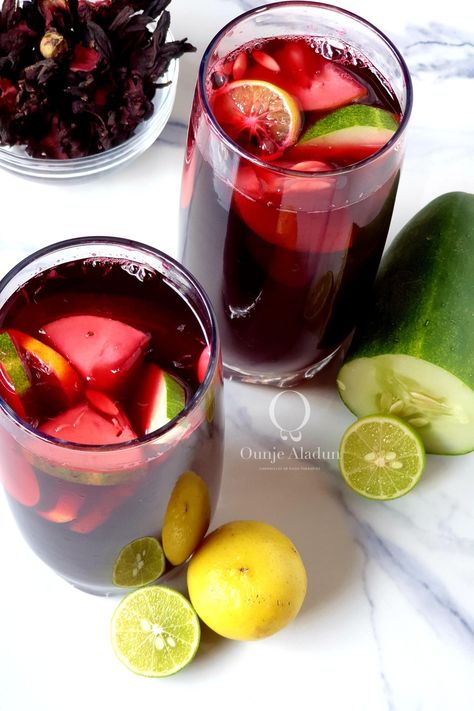 Two highball glasses of rich wine coloured zobo drink garnished with cucumber and lime slices. African Drinks Recipes, Zobo Drink Recipe, African Drinks, Zobo Drink, Ginger Drink, Easy Healthy Smoothies, Iftar Recipes, Africa Food, Nigerian Food