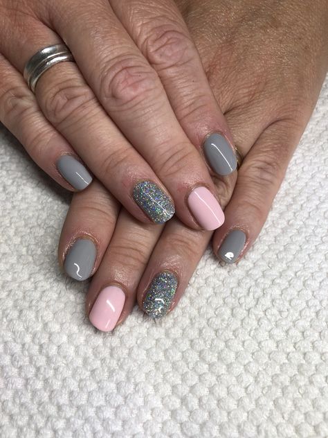 Beautiful grey and pink gel nails Gel Nails Grey And Pink, Nail Designs Grey And Pink, Pink And Grey Gel Nails, Grey And Pink Nail Designs, Nail Art Designs Grey, Nardo Grey Nails, Grey And Pink Nails Designs, Pink And Gray Nails Design, Nails Gray And Pink