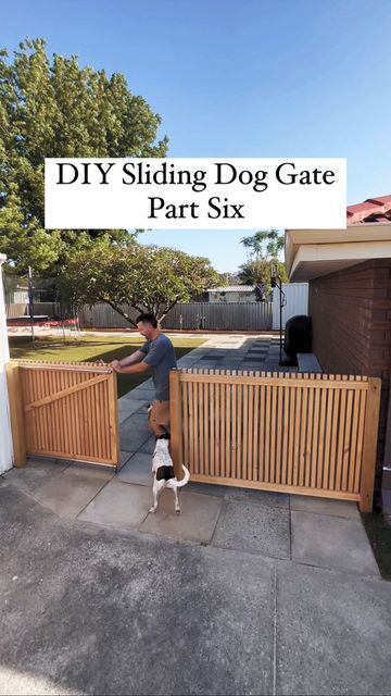 Outdoor Dog Gate Diy, Side Yard Gates Ideas Diy, Wooden Outdoor Gate Design, Sliding Wooden Gates Backyard, Sliding Dog Gate Outdoor, Diy Wooden Gate Backyards, Sliding Gate Fence, Diy Gate Driveway, Gate Across Driveway