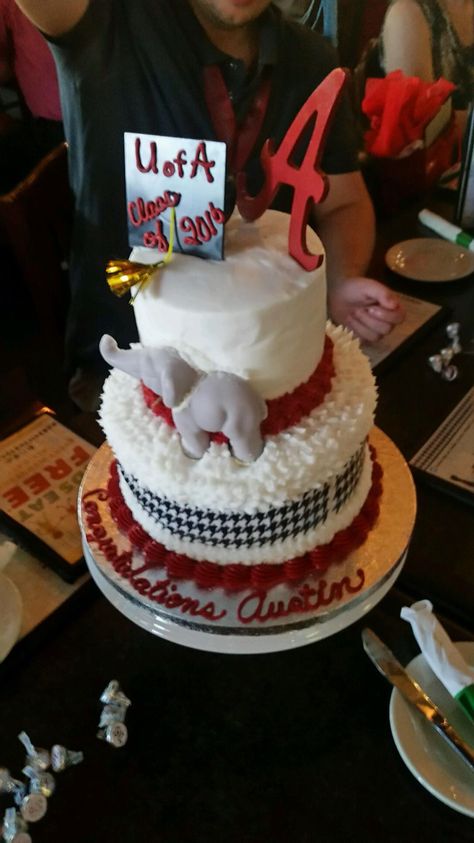 Bama Bound Graduation Party, Alabama Football Birthday Party, Alabama Cake Ideas, Grooms Cake Alabama, University Of Alabama Cake, Alabama Grooms Cake Roll Tide, Alabama Wedding Cake, Cullman Alabama, Grad Party Theme