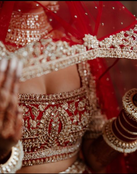 Punjabi Reception Outfit Brides, Indian Bride Aesthetic, Red Wedding Lehenga, Bridal Sari, Latest Bridal Lehenga, Indian Wedding Outfit, Indian Bride Outfits, Punjabi Bride, Desi Bride