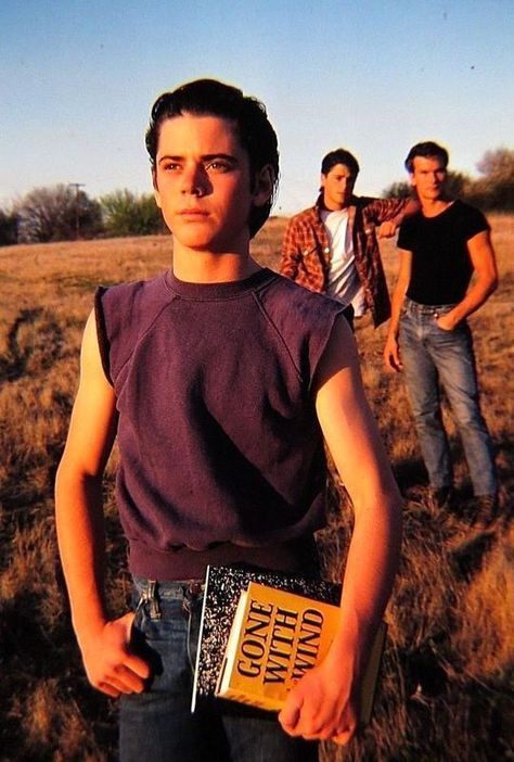 The Outsiders Ponyboy, C Thomas Howell, The Outsiders Imagines, Thomas Howell, Outsiders Movie, The Outsiders Cast, Stay Gold Ponyboy, The Outsiders Greasers, Dallas Winston