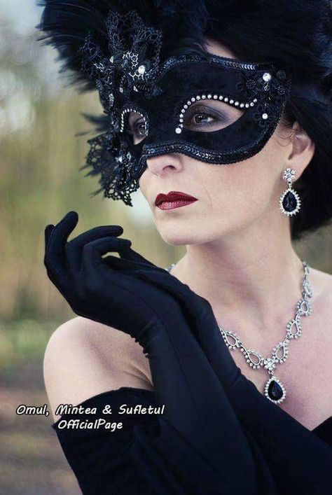 Masquerade Mask Diy, Masquerade Ball Party, Venice Mask, Masked Ball, Female Mask, Mask Masquerade, Opera Gloves, Mask Girl, Carnival Masks