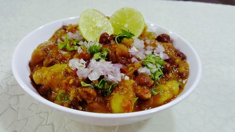 Bohri style Chana Batata Chana Batata Recipe, Dawoodi Bohra, Desi Food, Gram Flour, Evening Snacks, Fenugreek Seeds, Street Food, Snacks, Ethnic Recipes