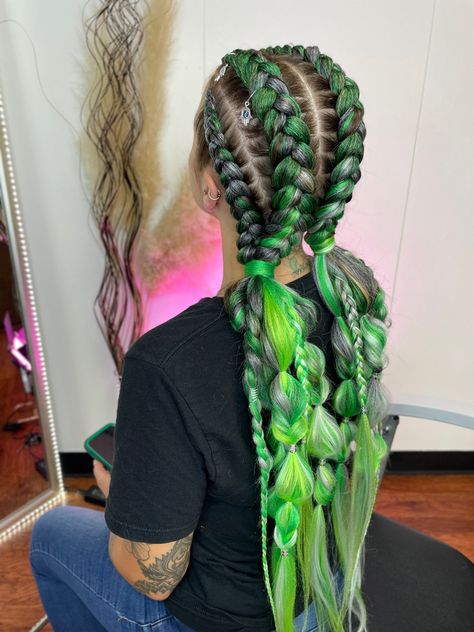 Reggae Hair Hairstyles, Green Rave Braids, Braids With Synthetic Hair Extensions, Colored Extensions Braids, Festival Braided Hairstyles, Hairstyles With Colored Hair Extensions, Festival Hair Braids Extensions, Rave Braids Extensions, Green Braids Hairstyles