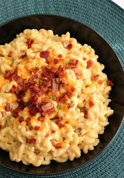 For a quick meal: Hack your mac: 11 simple ways to make boxed mac and cheese even better Buffalo Mac And Cheese, Kraft Dinner, French Oven, Boxed Mac And Cheese, Making Mac And Cheese, Bacon Mac And Cheese, Leftover Ham Recipes, Bacon Recipe, Mac Cheese Recipes