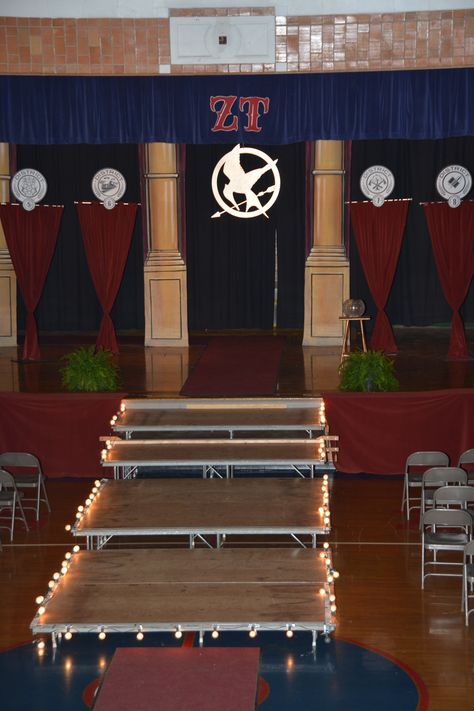 Hunger Games Party Decorations, Hunger Games Decorations, Hoco Themes, Homecoming Hallways, Hunger Games Theme, Hunger Games Party, Banquet Decor, Resident Assistant, Dance Themes