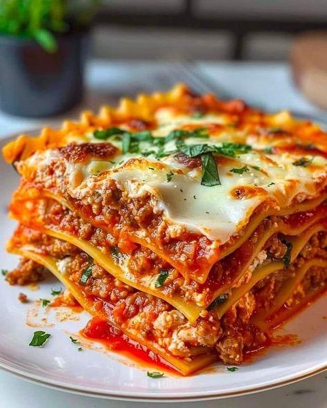 Stanley Tucci Recipes 🍝🍛🌭🍕 | Triple Cheese Meat Lasagna 😍😋 | Facebook Dinner Ideas For Big Families, Crepe Casserole, Easy Homemade Lasagna, Lasagna Easy, Cheesy Pasta Recipes, How To Make Lasagna, Meat Lasagna, Lasagna Ingredients, Lasagna Noodles