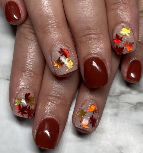 Easy Thanksgiving Nail Art Simple, Fall Leaves Nail Art Designs, Fall Nails With Leaves, Fall Leaf Nail Designs, Fall Leaf Nails, Fall Leaves Nails, Fall Pedicure, Cute Summer Nail Designs, Thanksgiving Nail Art