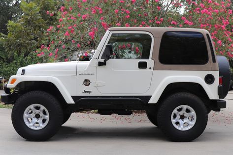 Looking for your dream Jeep? ---> www.selectjeeps.com Small Jeep Cars, Small Jeep Wrangler, Older Jeep Wrangler, Defender Car Land Rovers, Jeep Tj Sahara, Jeep Types, Cool Jeeps Wrangler, Vintage Jeep Wrangler, Small Jeep