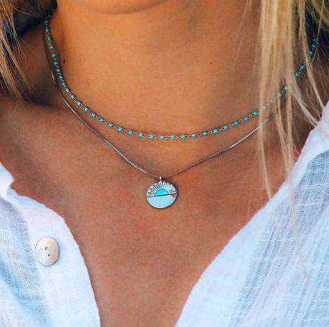 Pura Vida Necklace, Lifestyle Product Photography, Clothing Brand Ideas, I Miss Summer, 12 Birthday, Must Have Accessories, Beach Necklaces, Grade 7, Jewelry Aesthetic