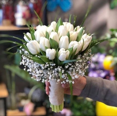 Tulip Bouquet Wedding, Tulip Bridal Bouquet, White Tulip Bouquet, Green Wedding Decorations, Brides Flowers Bouquet, Wedding Flowers Tulips, Simple Wedding Bouquets, Tulip Wedding, Wedding Bouquets Bride