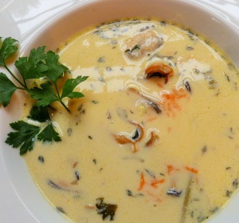 Billi Bi...An Elegant French Soup Mussel Soup, Traditional French Recipes, French Soup, Seafood Soup, Comfort Soup, Summer Lunch, Soup Dinner, Hearty Soups, Savory Snacks