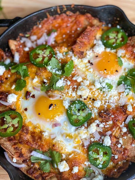 Chorizo Chilaquiles – stephreeds Easy Shakshuka, Chilaquiles Recipe, Macro Recipes, Spicy Eggs, Canned Tomatoes, Spicy Tomato Sauce, Diner Recept, Summer Lunch, Different Vegetables