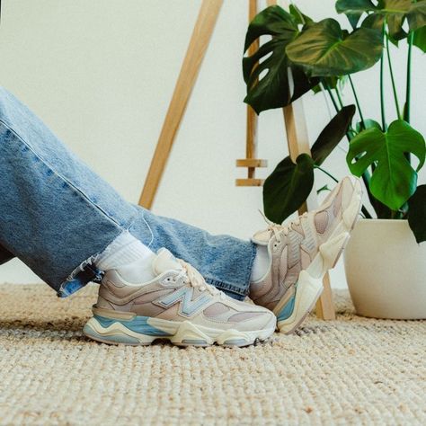 New Balance 9060 Ivory Cream, 9060 Outfit, New Balance 9060 Outfit, New Balance 9060, Futuristic Aesthetic, Gq Style, Sports Style, Sport Style, Pink Sand