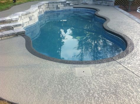 Small pool w/ raised wall and Kool Deck type finish on the cantilevered pool deck Painted Pool Deck, Pool Decking Concrete, Deck Design Plans, Decks Around Pools, Pool Renovation, Pool Remodel, Pool Colors, Concrete Pool, Backyard Pool Landscaping